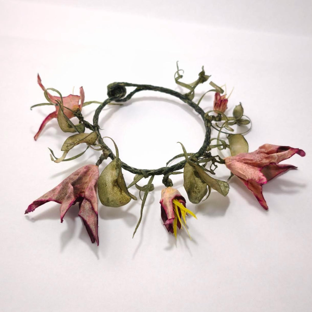 Dusty pink flower bracelet by Lena Echelle