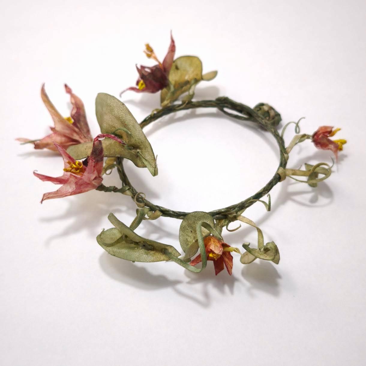 Coral pink flower bracelet by Lena Echelle